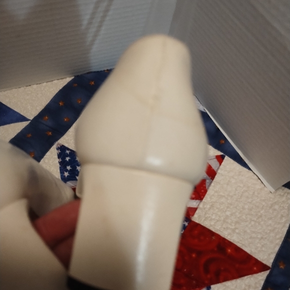 St. John Cream/White Women's Shoes - Picture 11 of 14